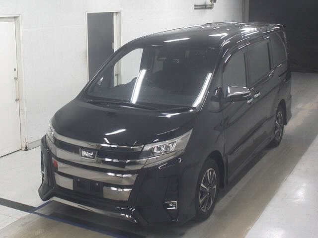 Toyota NOAH 2021 7015739-4