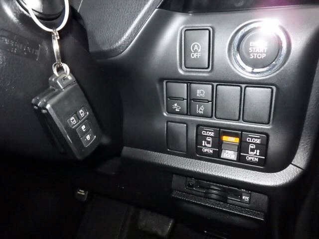 Toyota NOAH 2021 7015739-6