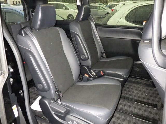 Toyota NOAH 2021 7015739-7