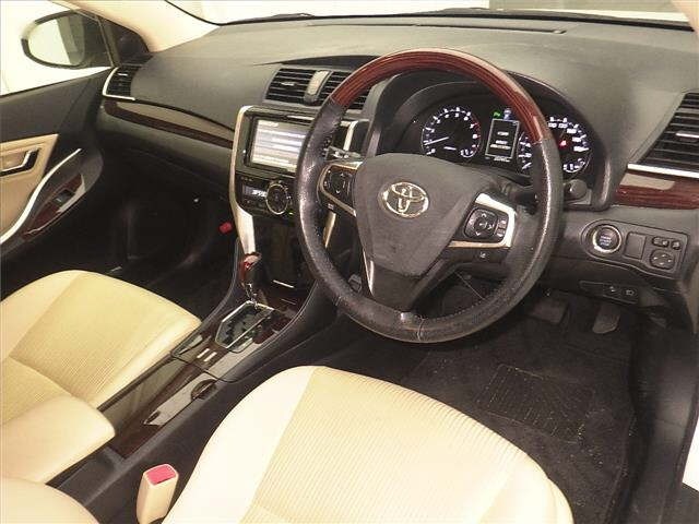 Toyota PREMIO 2019 7022369-3
