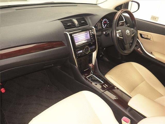 Toyota PREMIO 2019 7022369-4
