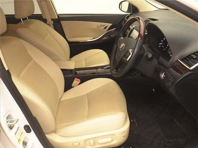 Toyota PREMIO 2019 7022369-5