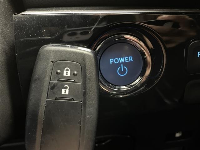 Toyota PRIUS 2018 7022657-8
