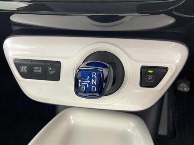 Toyota PRIUS 2018 7022750-12