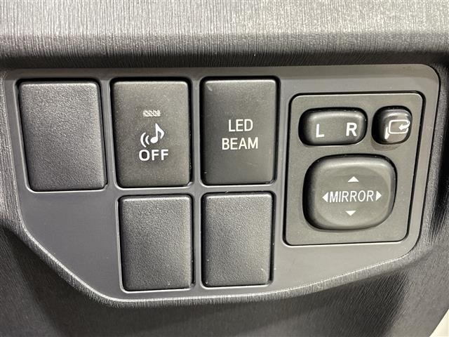Toyota PRIUS 2013 7022798-22