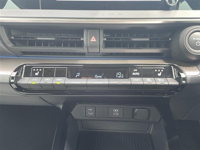 Toyota PRIUS 2024 7022873-12