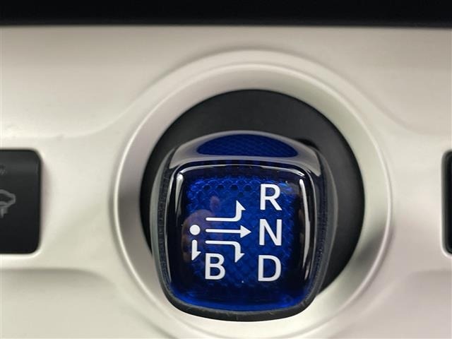 Toyota PRIUS 2018 7023047-17