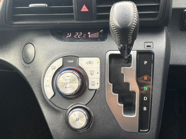 Toyota SIENTA 2022 7024600-10