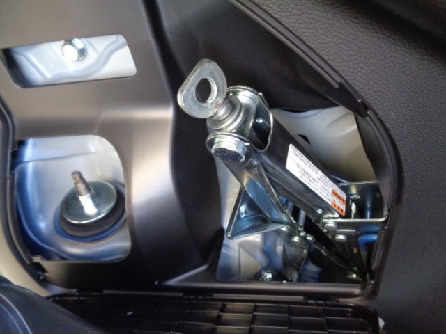 Suzuki SWIFT 2025 7002948-20
