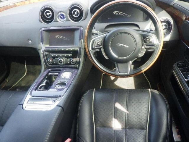 Jaguar XJ SERIES 2010 7017641-3