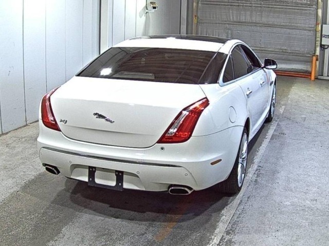 Jaguar XJ SERIES 2010 7017641-5