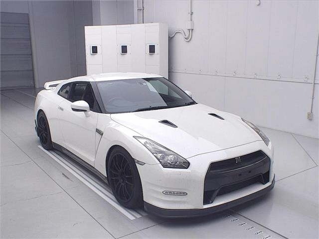 Nissan GT-R 2010 7024952-0