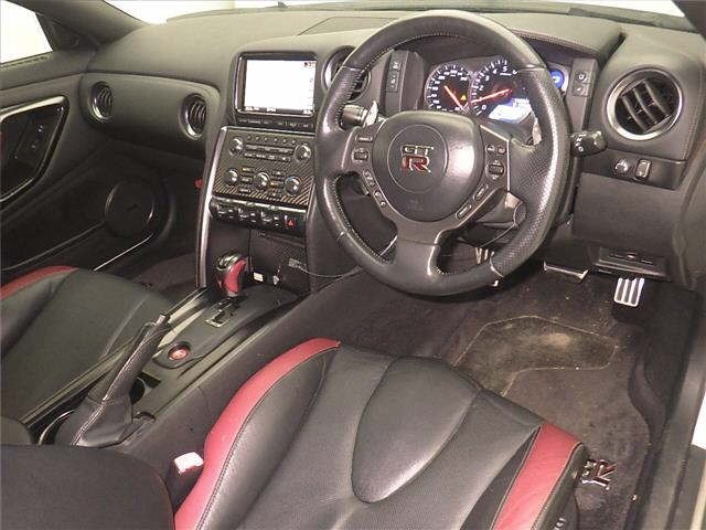 Nissan GT-R 2010 7024952-3