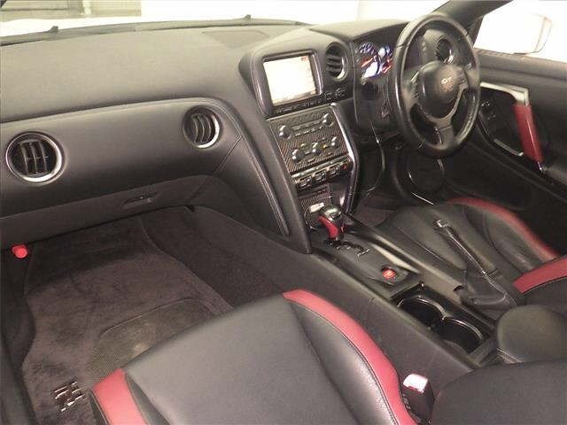 Nissan GT-R 2010 7024952-4