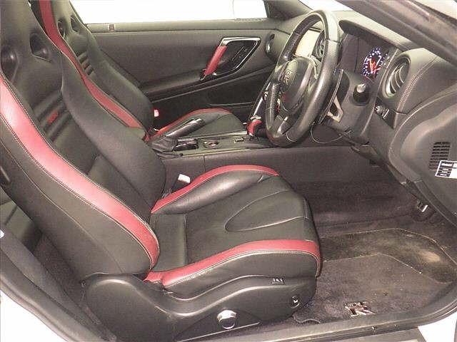 Nissan GT-R 2010 7024952-5