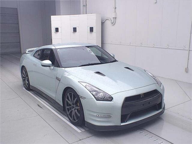 Nissan GT-R 2011 7024953-0