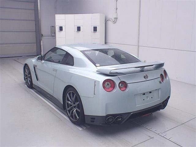 Nissan GT-R 2011 7024953-1