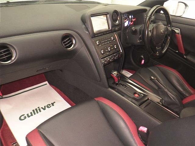 Nissan GT-R 2011 7024953-4