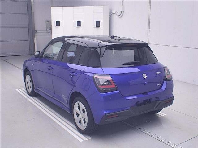 Suzuki SWIFT 2023 7033974-1