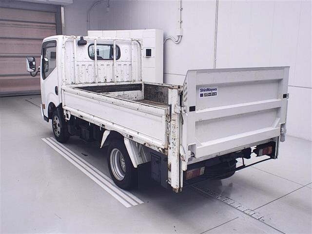 Nissan ATLAS 2010 7057780-1