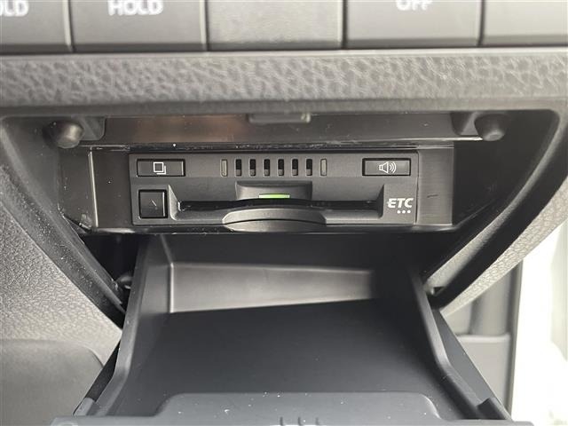 Toyota CAMRY 2023 7051228-22