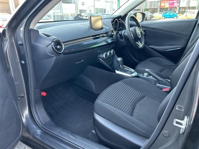 Mazda DEMIO 2017 7042393-6