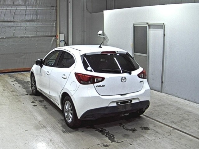 Mazda DEMIO 2016 7043001-1