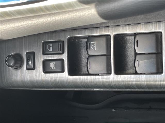 Nissan ELGRAND 2014 7044447-21