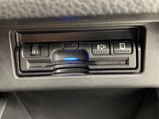 Nissan ELGRAND 2017 7044495-1