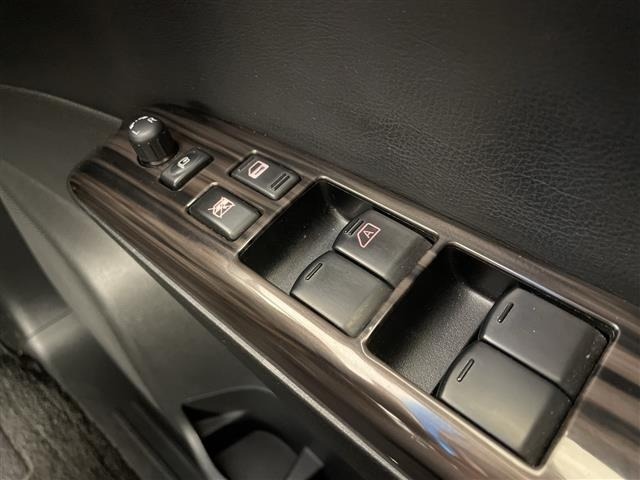 Nissan ELGRAND 2017 7044495-12
