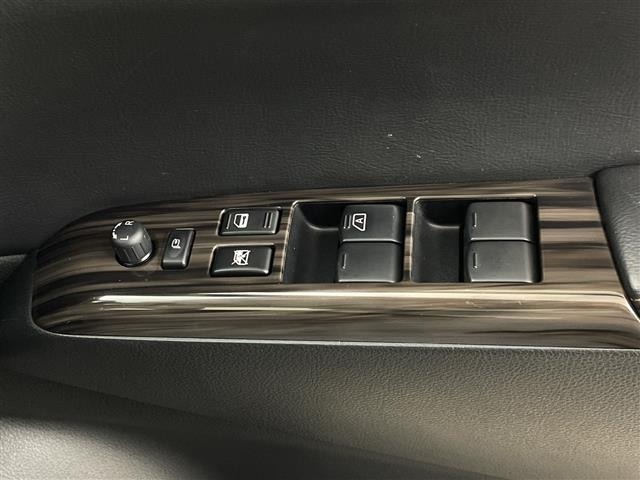 Nissan ELGRAND 2019 7044496-5