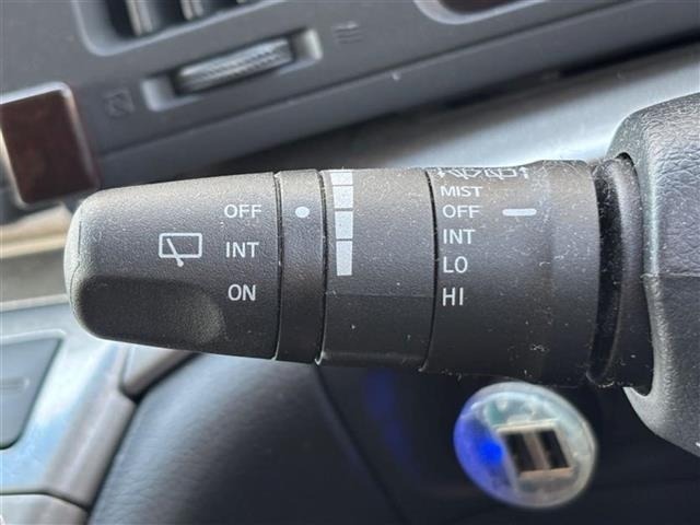 Nissan ELGRAND 2007 7044498-5