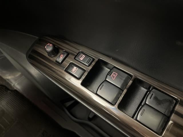 Nissan ELGRAND 2017 7044520-12