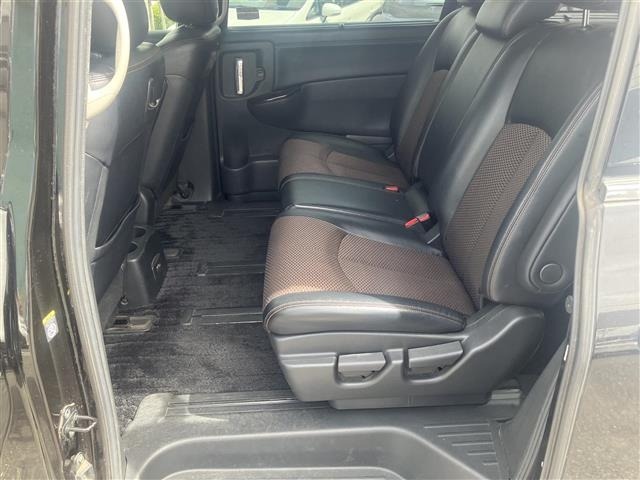 Nissan ELGRAND 2011 7044541-1