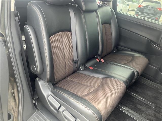 Nissan ELGRAND 2011 7044541-2
