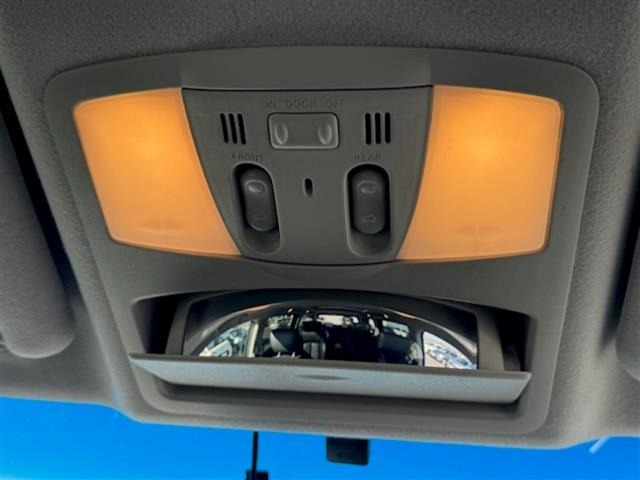 Nissan ELGRAND 2013 7044551-6
