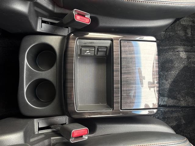 Nissan ELGRAND 2017 7044552-23