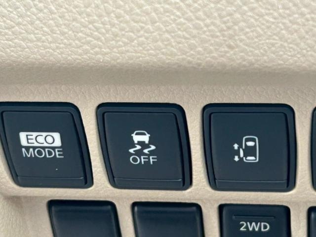 Nissan ELGRAND 2010 7044573-1