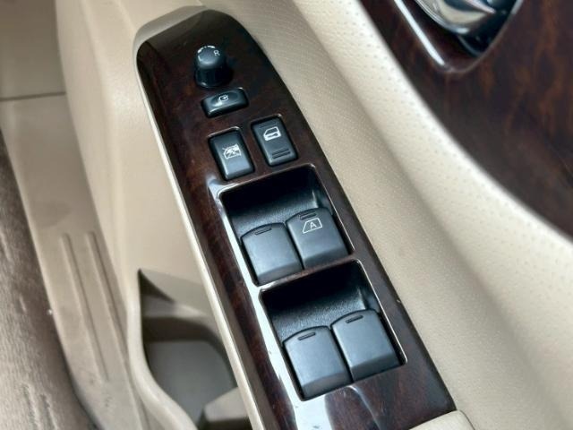 Nissan ELGRAND 2010 7044573-11