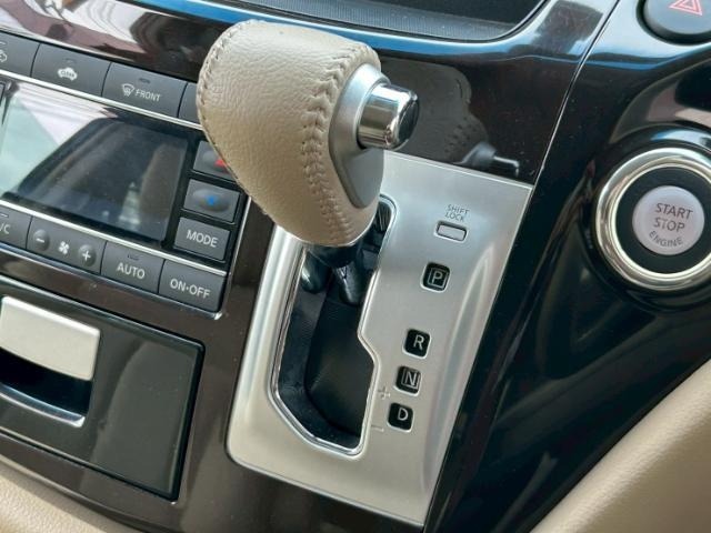 Nissan ELGRAND 2010 7044573-19