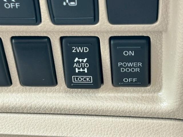 Nissan ELGRAND 2010 7044573-3