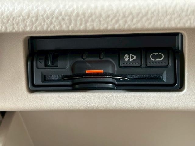 Nissan ELGRAND 2010 7044573-5