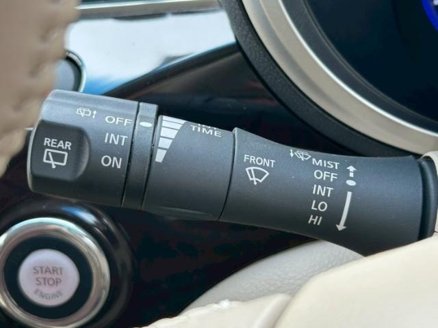 Nissan ELGRAND 2010 7044573-9