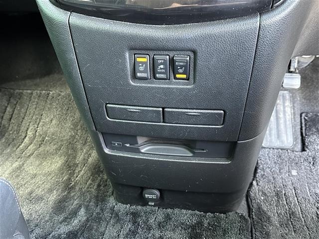 Nissan ELGRAND 2015 7044590-8