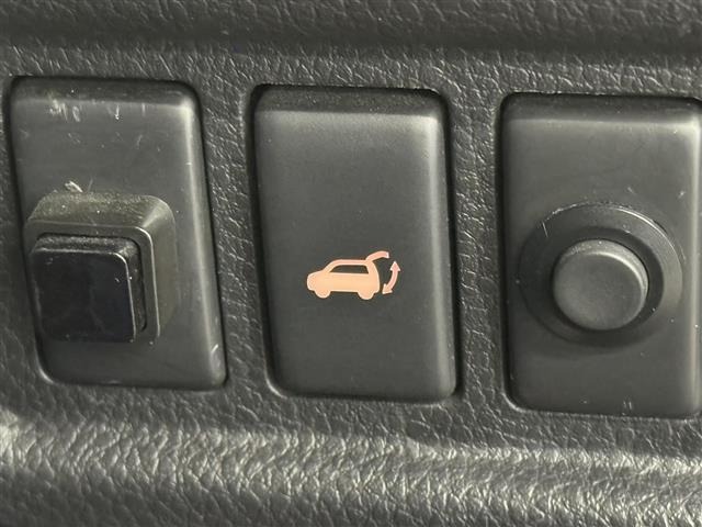 Nissan ELGRAND 2011 7044611-2
