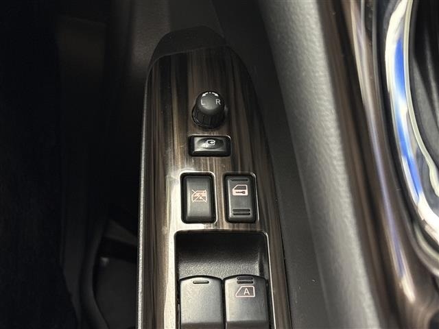 Nissan ELGRAND 2015 7044636-12
