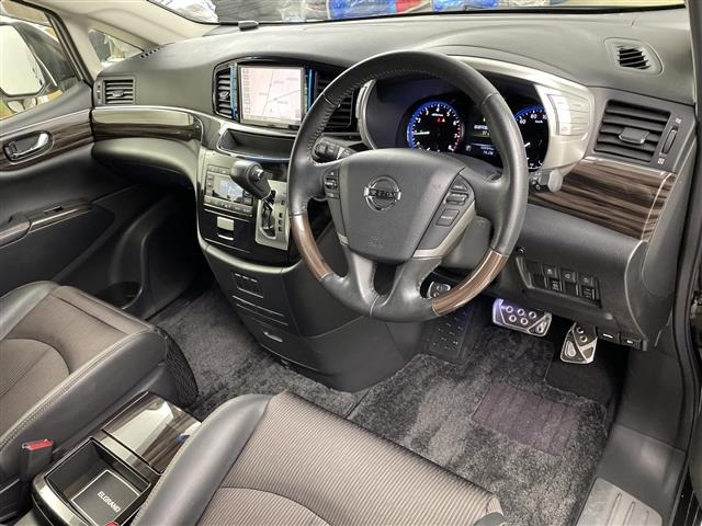 Nissan ELGRAND 2016 7044667-1