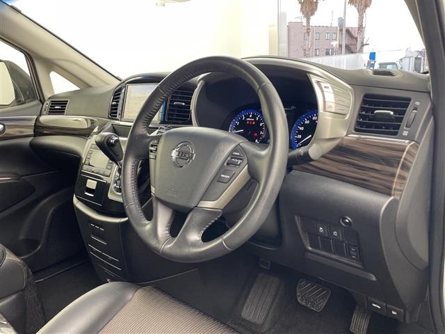 Nissan ELGRAND 2015 7044687-1