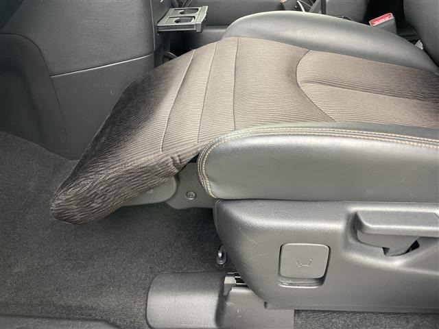 Nissan ELGRAND 2015 7044687-11