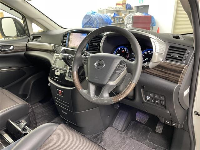 Nissan ELGRAND 2018 7044688-2